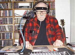 Moderator VMH in seinem Heimstudio. 