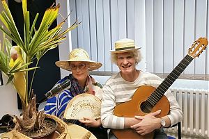 Diesmal schwingen Kati und Martin beim Bossa Nova "Auf einer Welle" 