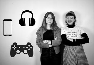 Die Moderatorinnen Johanne Burkhardt und Amélie Becker werfen bei "Riot Rrradio" einen feministischen Blick auf die Popkultur. (Foto: Redaktionsgruppe)