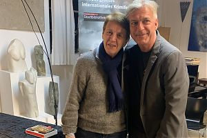 Margarete von Schwarzkopf und Volker Stephan plaudern im LeseWurm. (Foto: Katja Weber)