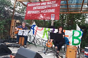 Das Duo Contraviento beim 7. Luftruinen-Festival für kulturelle Vielfalt und gegen Rassismus (Foto: Jörg Siegert)