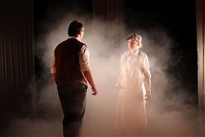 Alessandro Scheuerer und Erika Jell in "DER TRAFIKANT". (Foto: WBT/Annika Bade) 