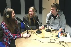 Nele Davids und Coraghessan Steinbach mit Studiogast Ludger 