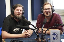 Albert Ruppelt aka DJ Atwashere (Trust in Wax) links und Moderator Dennis Welpelo (Foto: Mario Cullmann)