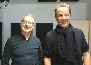 Schauspieldirektor Frank Behnke mit Hubertus Hartmann, der in MEIN VATER UND SEINE SCHATTEN den Vater spielt (Foto: Ezgi Keskin)